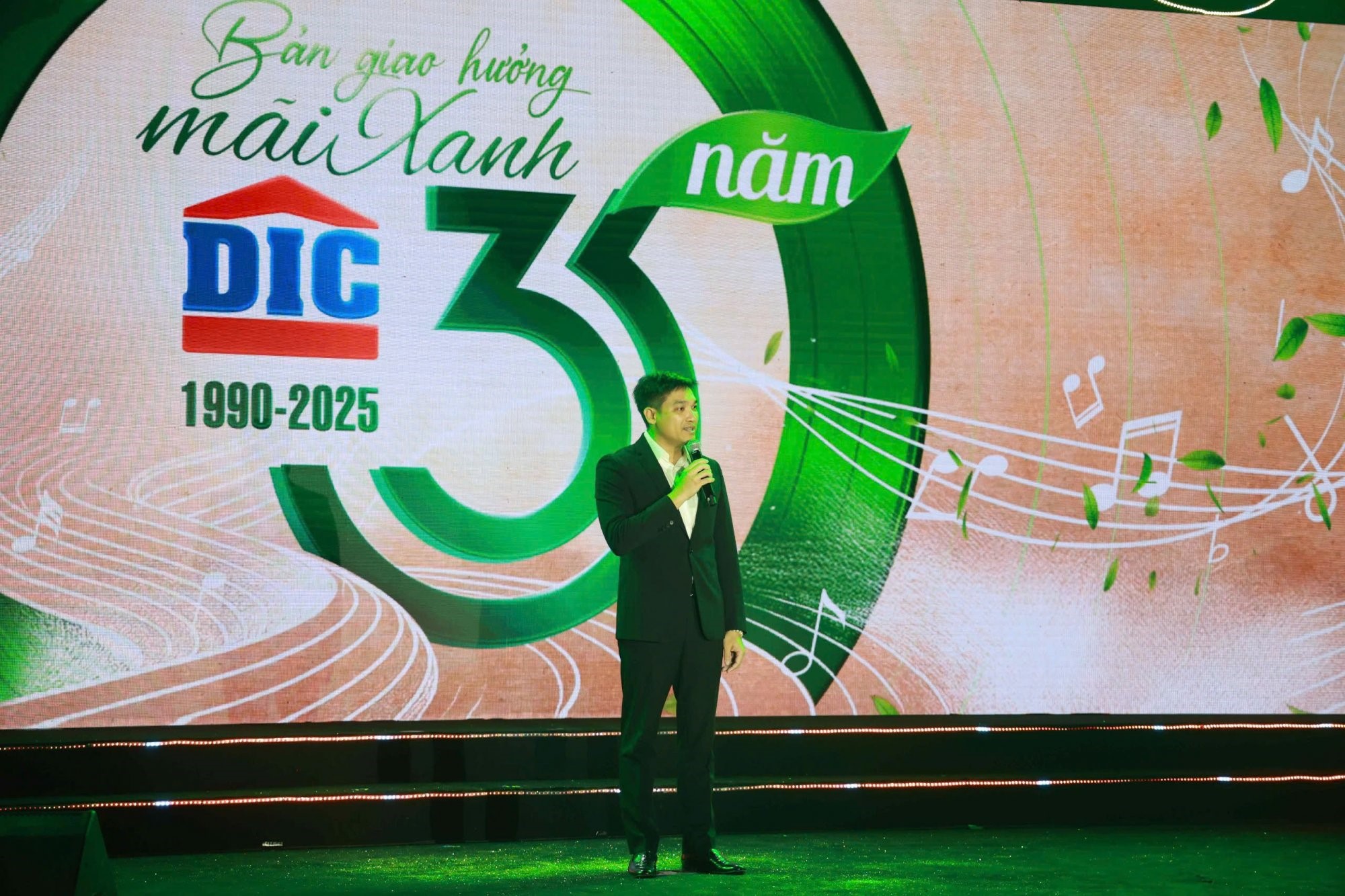 hoa-t-do-ng-doanh-nghie-p-ho-i-vien-tap-doan-dic-to-chuc-le-ky-niem-35-nam-thanh-lap